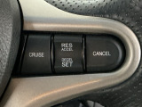 【クルーズコントロール】アクセルペダルを踏まずに一定の車速で走行できますので、高速道路など加減速の少ない道で便利です♪長距離ドライブの疲れを軽減してくれる、嬉しい装備ですよね♪