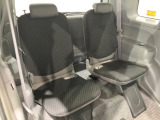 3列目シートも足元ゆったりで、しっかり座れるスペースが確保されています。大人数で移動が出来ますので、お盆やお正月にご家族が集まった時でも、何台も車を出す必要も無く楽しくお出かけ出来ます。