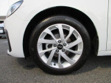 全車両に標準装備の純正アルミホイールは、純正ならではのバランスの良いデザインと、走行安定性をお楽しみ頂けます。