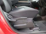 一人一人に合ったポジションにシートを細かく調整することが出来ます。長時間の運転でも疲れにくくなり、安心して運転することに寄与します。