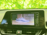 停車中にテレビ番組などの映像を視聴でき、休憩や待ち時間を過ごす際に便利です。画面表示を活用できる装備が備わり、車内で過ごすひとときの楽しみが広がります。