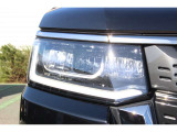 LEDヘッドライトで夜間の視認性も高く、更にオートライト搭載で、車外の明るさを感知し自動でライトを点消灯します。またエンジンOFFにすれば一緒に消灯し、消し忘れやトンネル走行時などに非常に重宝します!