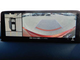 【360度ビューモニター】車両の前後左右に備えた計4つのカメラを活用し、車両上方から見たトップビューのほか、フロントビュー、リアビュー、左右サイドビューの映像をセンターディスプレイに表示いたします!