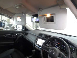 運転席・助手席ともにバニティミラーがあり身だしなみチェックに役立ちます。
