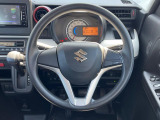インテリアに合わせたデザインのステアリングは、運転される方のことも考え、運転しやすい形状、大きさです。是非一度、実際に触ってお確かめください。