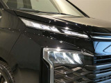 LEDヘッドライトです。デザイン性がよくとても明るいので、夜間の走行や悪天候でも安心です。しかも長寿命!