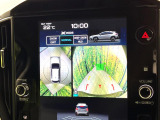 【マルチテレインモニター】車のフロントやサイドのカメラ画像を同時にモニター表示することで、悪路や狭い道を走行時でも周囲の状況確認ができ安心!本格SUVにうれしい装備です♪