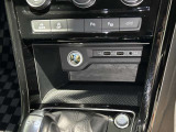 納車前点検71項目:■クラッチ&トランスミッション(4項目)クラッチ、トランスミッションおよびトランスファー、プロペラ・シャフトおよびドライブ・シャフトをチェック。