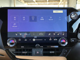 FMやAM、テレビ、Bluetoothなどの選択項目が並び、使いたい機能を画面から選べます。操作メニューが見渡しやすく、日々の音楽や映像の利用にも便利です。