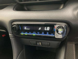 オートエアコンは温度を設定するだけで、自動で風量などを設定してくれます。運転しながら操作も必要ないので、安全性も向上します。