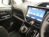運転席周りのパネルは使いやすいように設定されています。