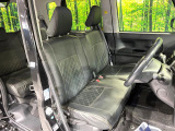 運転席まわりには十分なスペースがあり、大柄な方でもゆったり運転していただける環境です。