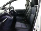 高いホールド性で運転姿勢が安定します。長距離ドライブでも疲れにくいのが魅力です。快適なドライビングライフをお送りください♪