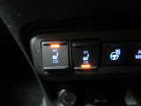 寒い日に重宝するシートヒーターを運転席&助手席に設置!エアコンより早く温まるので寒がりの人におすすめです!エアコンと違って空気が乾燥しにくいのもシートヒーターの嬉しいポイントです★