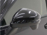 ◆ドアミラーウインカー◆ドアミラーにウインカーを装備しています。対向車に自身の進行方向を合図し安全に運転できます。