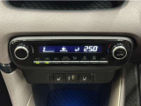 お好みの温度に設定すれば、車内の温度を検知し自動で調整してくれるオートエアコン!暑い、寒いと何度もスイッチを操作しなくても済みます☆☆