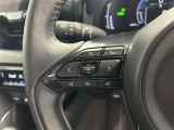 運転中、オーディオの操作をしてて、ハッとしたことはありませんか?ステアリングスイッチは、運転中でもハンドルでオーディオの操作が可能です。安全なドライブをサポートします。