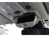 眼鏡やサングラスなどを収納しておけるオーバーヘッドコンソールを装備しています。運転席からでも、助手席からでも取り出しやすく便利な収納です。
