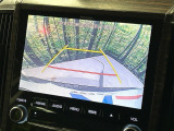 【バックカメラ】駐車時に後方がリアルタイム映像で確認できます。大型商業施設や立体駐車場での駐車時や、夜間のバック時に大活躍!運転スキルに関わらず、今や必須となった装備のひとつです!