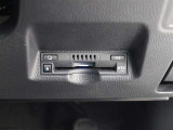 ETC車載器は、ビルトインタイプですっきり収納され、見た目も使い勝手も満足のアイテムです。