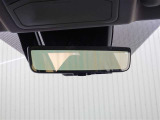 後席に同乗者がいても後方を確認しやすく安心なデジタルインナーミラー♪