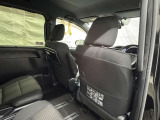 運転席側からの二列目シートです。