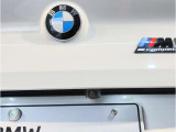 【バックモニター】&rdquo;R&rdquo;レンジにシフトチェンジして頂くとバックカメラとセンサーが起動し駐停車時の運転をサポートします。