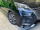 【LEDヘッドライト】悪天候や夜間走行時も良好な視界を確保し安心して運転できる高輝度LEDヘッドライトを装備!点灯速度が早く、消費電力も抑えられています。
