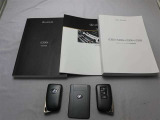 取説・メンテナンスノート・スマートキー・カードキーの4点セットです。
