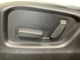 こちらのグレードは助手席にもパワーシートを装備しております!運転席同様お好みで調整が可能です!