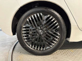 タイヤサイズは215/50R17です♪