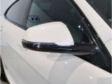 ドアミラーにはLEDウインカーが埋め込まれており、対向車からの視認性を高めております。