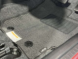 フロアマット付きで車内の汚れを防ぎます!