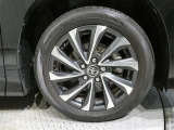 純正17インチアルミホイール装着のお車になります!!見た目もとてもカッコいいですよ♪