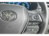 レーダークルーズコントロール(全車速追従機能付)付きです。車速に応じて追従支援してくれるので、ロングドライブも快適です。詳細は販売店スタッフまでおたずねください。