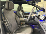 メルセデスのシートは、少し硬めに出来ておりますので、長時間の運転でも疲れにくく、安全にドライビングをお楽しみ頂けます