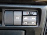 両側パワースライドドアのスイッチで運転席から操作できます。もちろんドアハンドルで操作も可能です。