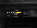 ◆ETC2.0装着◆進化したドライブ体験。料金収受システムだけだったETCが生まれ変わって、高速道路を賢く使うETC2.0に進化しました。多彩な情報サービスが便利で快適なドライブ体験を提供します。