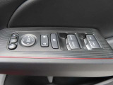 運転席のパワーウインドースイッチ部です。よく触れる場所だからこそ、使用状態があらわれますよね。ぜひこうした所もチェックしてください。