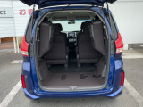 4名乗車時の荷室です。たっぷりと室内収納出来ます。