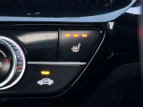 運転席&助手席シートヒーター。シートを素早く温め、寒い日の運転も快適。3段階で温度調節が可能。