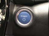 エンジンスタートスイッチです。キーが車内にあれば、エンジンの始動や停止はスイッチを押すだけ!キーを取り出す手間を省き、ワンプッシュで操作できるので簡単でスムーズです。