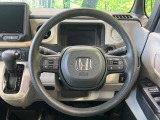 インテリアに合わせたデザインのステアリングは、運転される方のことも考え、運転しやすい形状、大きさです。是非一度、実際に触ってお確かめください。