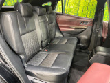 後部座席も気になるようなキズ・汚れやへたり等、大きなダメージはなく、良好な状態です。