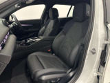 スポーツシートはサポートも良く長時間運転しても疲れません。