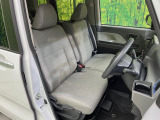 運転席まわりには十分なスペースがあり、大柄な方でもゆったり運転していただける環境です。