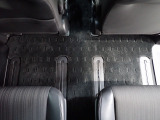 リアシートも足元が広々しています。足元が狭い車は乗っていても疲れますよね・・・これだけ広ければ後部座席の方も大満足!皆様で楽しいドライブを!