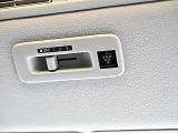 プラズマクラスター搭載のシーリングファンは空気を循環させて、広々とした室内空間の室温を均等に保ちます。
