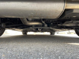 気になる中古車の下廻り。もちろん、納車時には整備スタッフによる点検を実施致しますので安心してご購入いただけます。