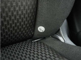 ◆ISOFIX◆シートベルトいらずでチャイルドシートと固定金具を連結するだけでガッチリ固定できます。